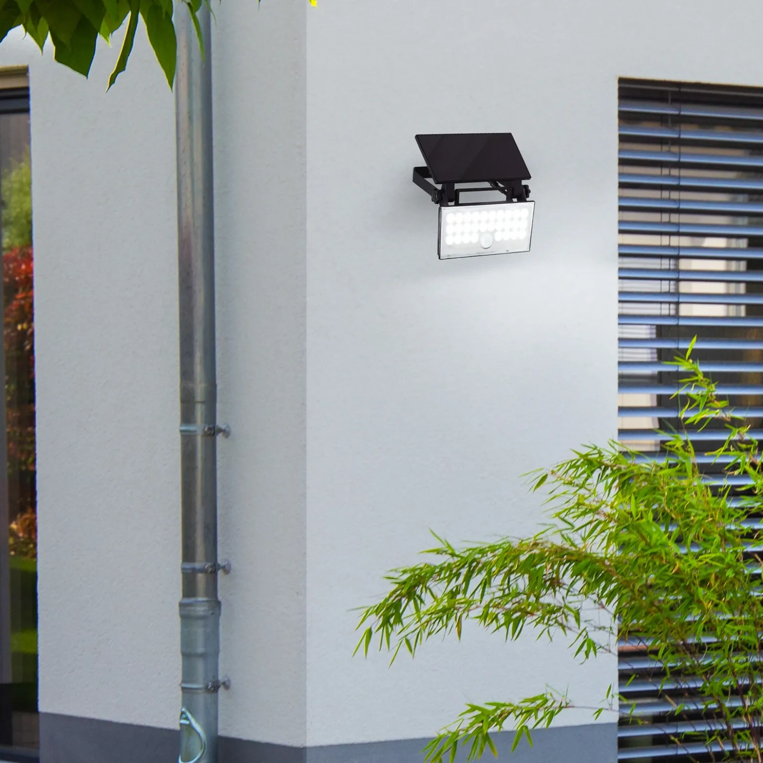 Foco LED solar para exterior con sensor Luton, negro, 19 cm de ancho