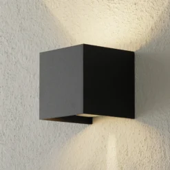 Helestra Siri 44 aplique para exterior arriba/abajo negro