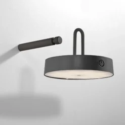 JUST LIGHT. Aplique de pared LED Arma, plástico negro IP44