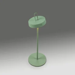 JUST LIGHT. Lámpara de mesa LED recargable Amag, verde, hierro, IP44