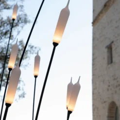 Karman Nilo lámpara LED con pica, altura 118 cm