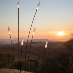 Karman Nilo lámpara LED con pica, altura 150 cm