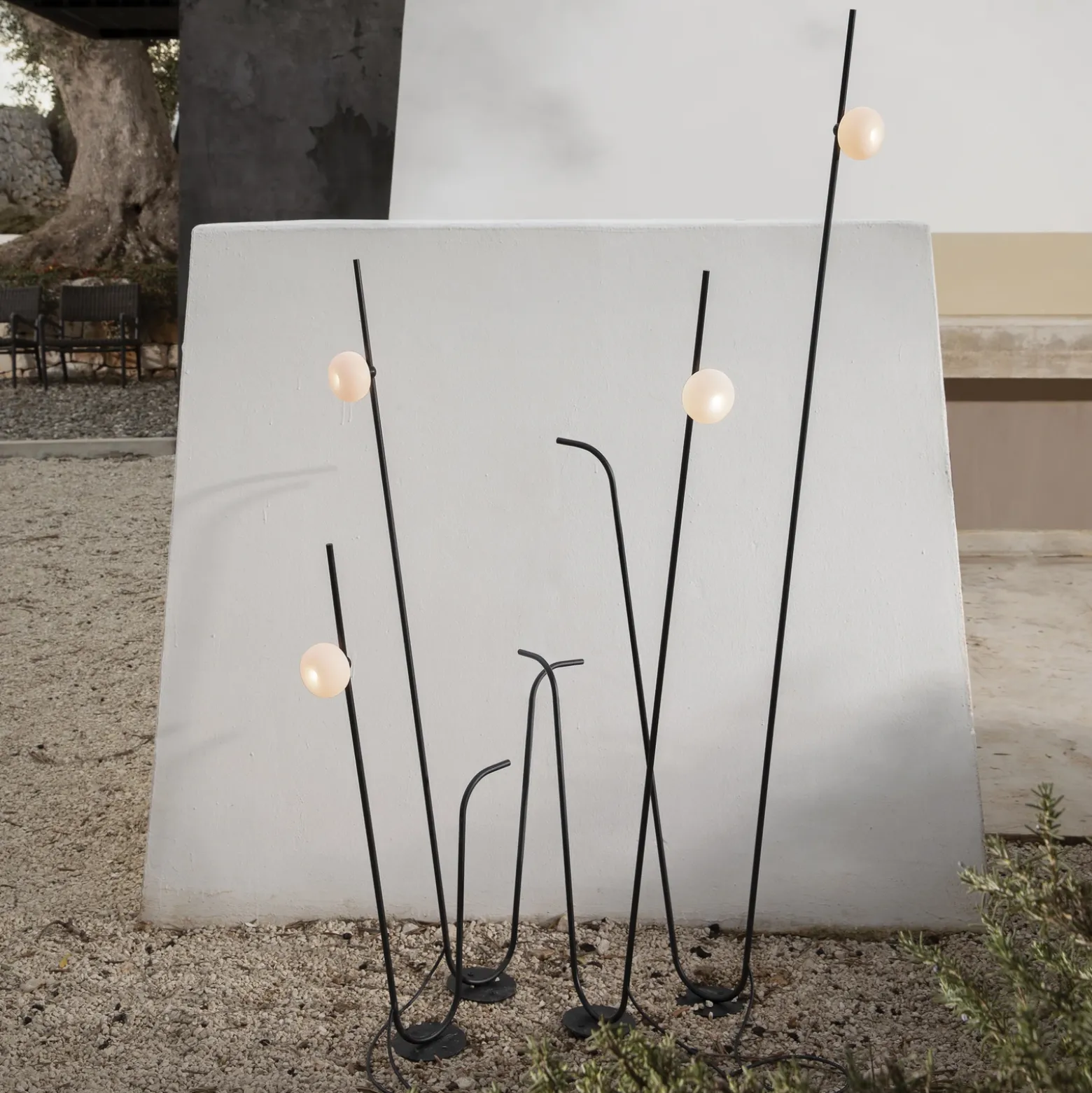 Karman Pois lámpara de pie pica IP65 3.000K 118 cm