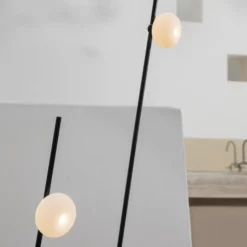 Karman Pois lámpara de pie pica IP65 3.000K 158 cm