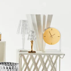 Kartell Lámpara de mesa LED recargable Battery, 26 cm, dorada, IP54