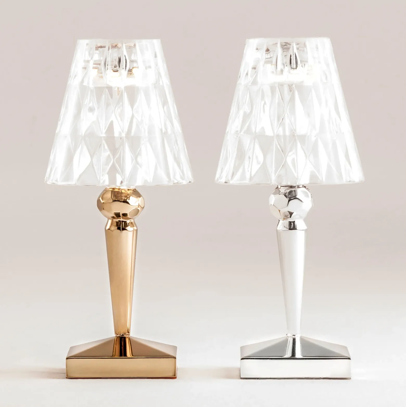 Kartell Lámpara de mesa LED recargable Battery, 26 cm, dorada, IP54