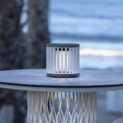 Les Jardins Lámpara de mesa solar LED Halo, blanca, aluminio/granito