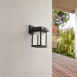 Lindby aplique de pared LED Latarka, altura 27,5 cm, sensor