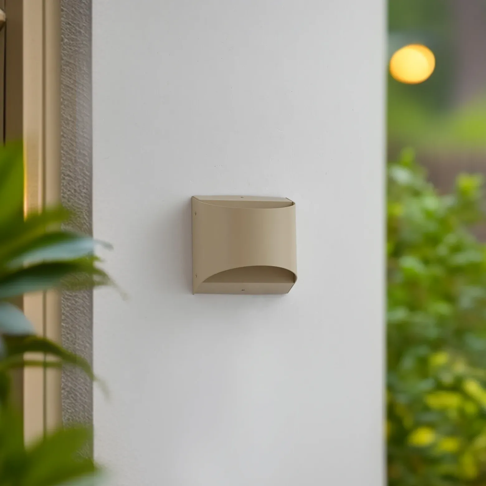 Lindby aplique LED para exterior Lenore, beige, metal, 13,5 cm