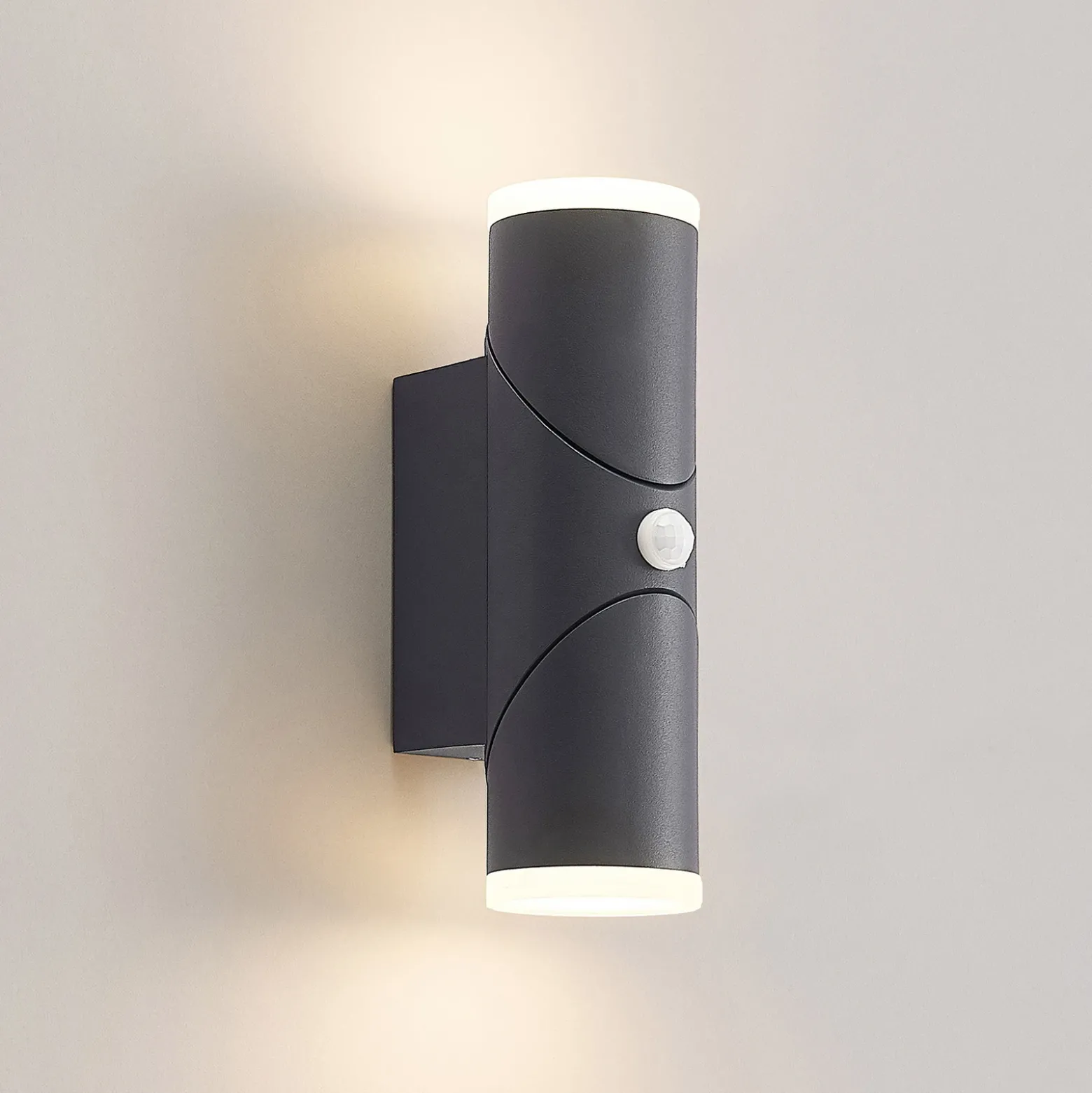 Lindby Aspyn aplique LED exterior, 2 luces, sensor