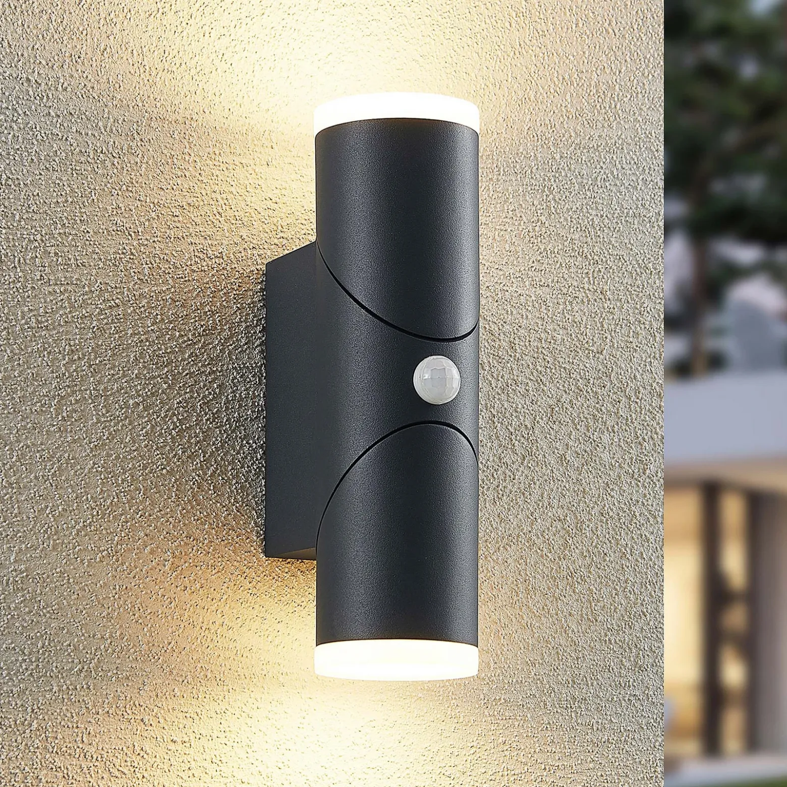 Lindby Aspyn aplique LED exterior, 2 luces, sensor