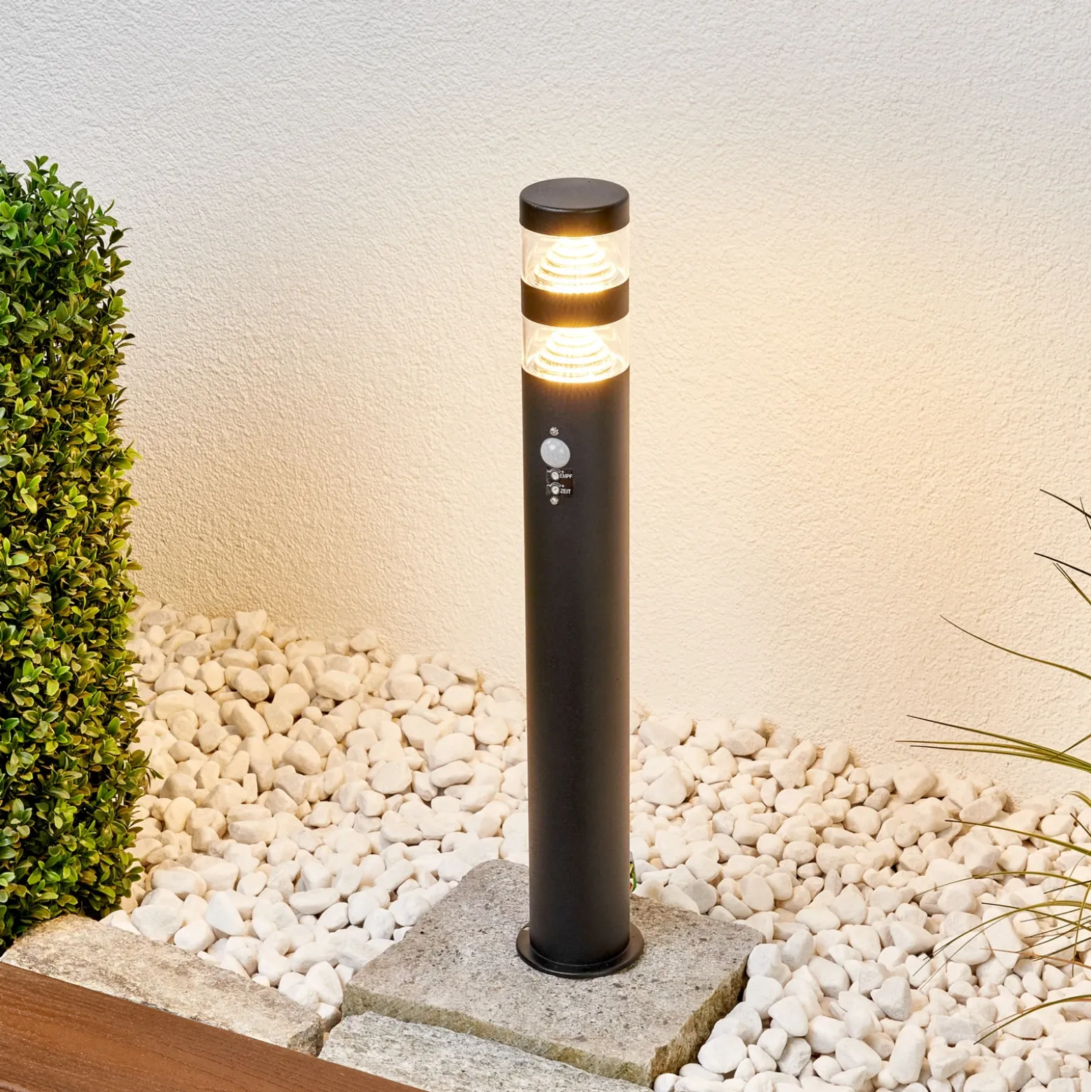 Lindby, bolardo luminoso LED Lanea, 60 cm, negro, sensor, IP44