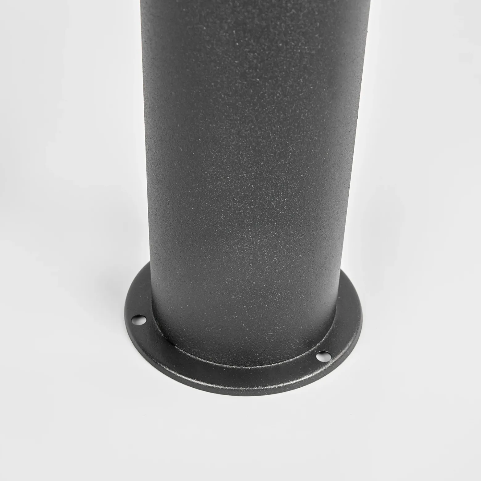 Lindby, bolardo luminoso LED Lanea, 60 cm, negro, sensor, IP44