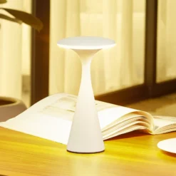 Lindby Lámpara de mesa LED recargable Evelen, blanca, IP54, CCT