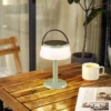 Lindby Lámpara de mesa LED solar Mikkel, verde, atenuable