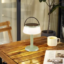 Lindby Lámpara de mesa LED solar Mikkel, verde, atenuable