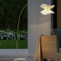 Lindby Lámpara de pie exterior Valdorin, beige, 199 cm, IP44