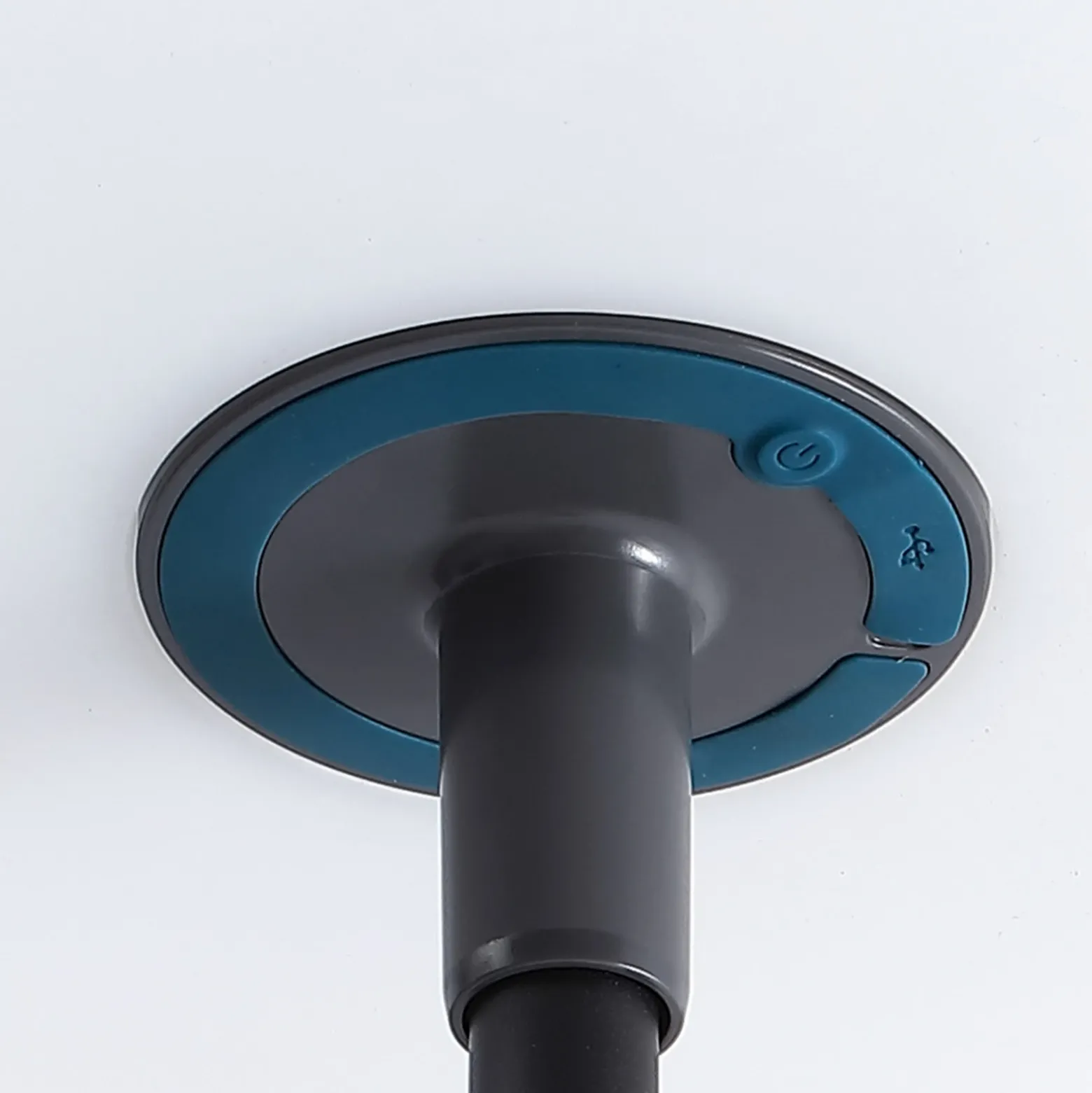 Lindby lámpara de pie LED solar Samine, negra, metal, atenuable