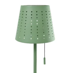 Lindby lámpara de pie LED solar Hilario, verde, hierro, batería recargable