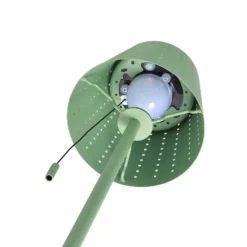 Lindby lámpara de pie LED solar Hilario, verde, hierro, batería recargable