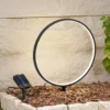 Lindby Lámpara LED solar con pica Syrene, 45 cm, negra, aluminio