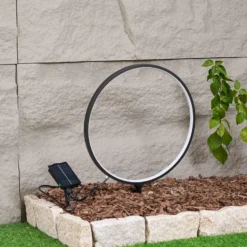 Lindby Lámpara LED solar con pica Syrene, 45 cm, negra, aluminio