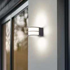 Lindby Smart aplique LED para exterior Fyra, redondo, CCT, RGB, Tuya