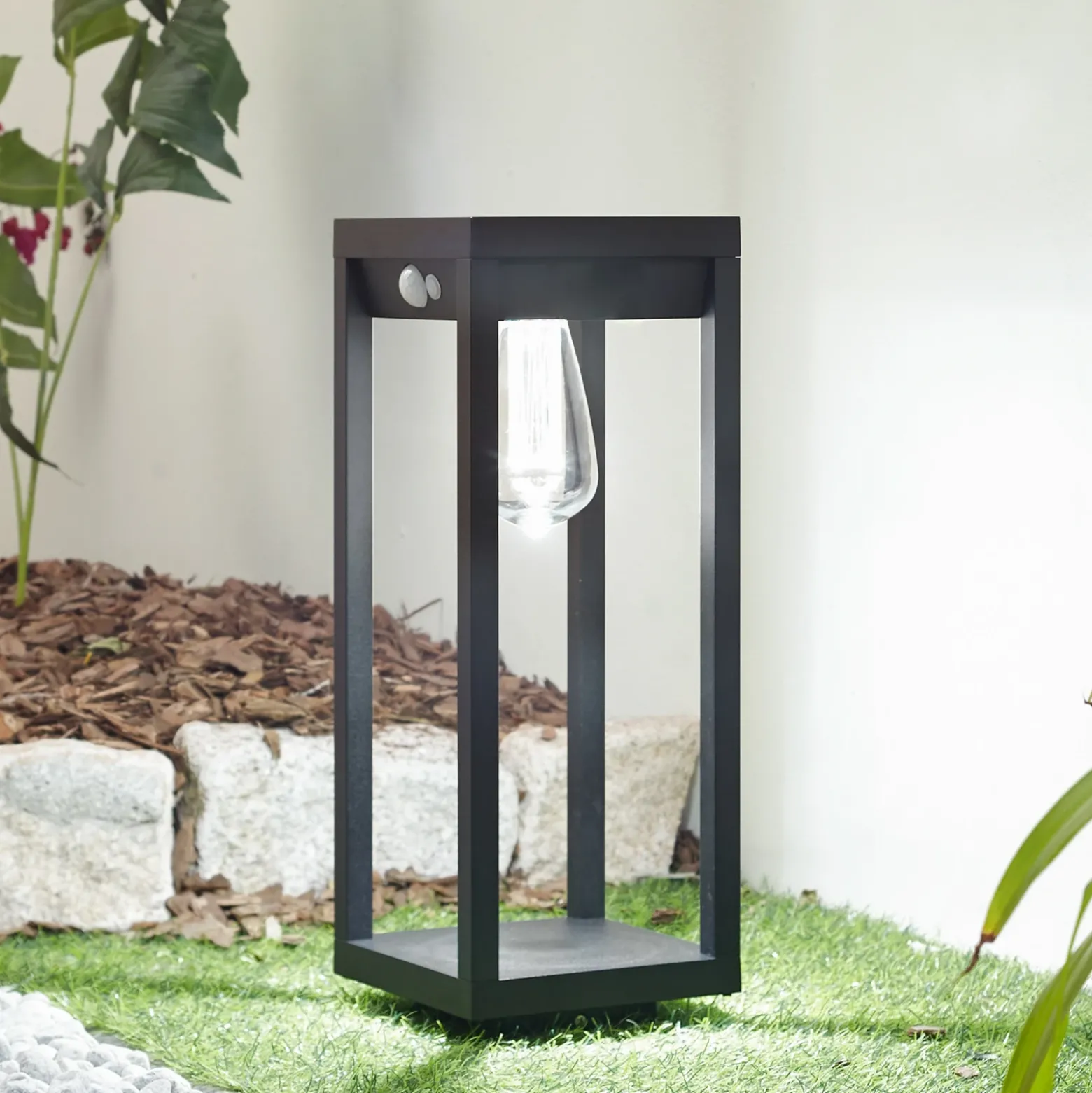 Lindby Smart baliza LED solar Enea, sensor, CCT, RGB