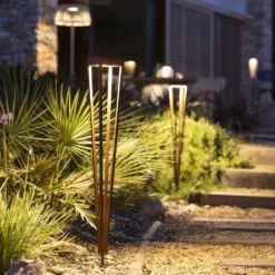 Linterna solar LED Les Jardins Tinka, corten, 90 cm, pica de tierra