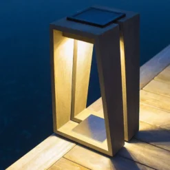 Linterna solar LED Skaal con sensor, 39 cm