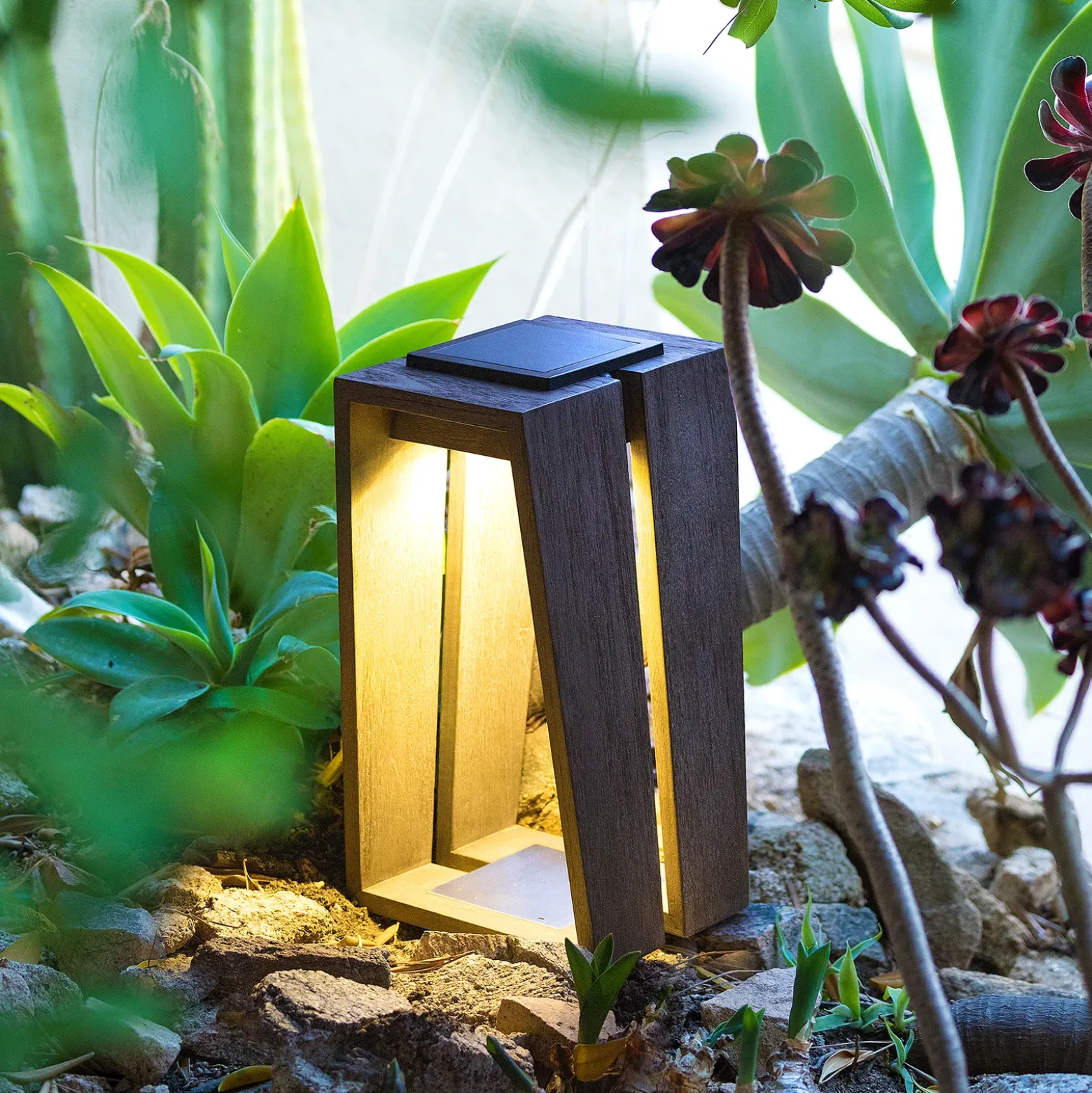 Linterna solar LED Skaal con sensor, 39 cm