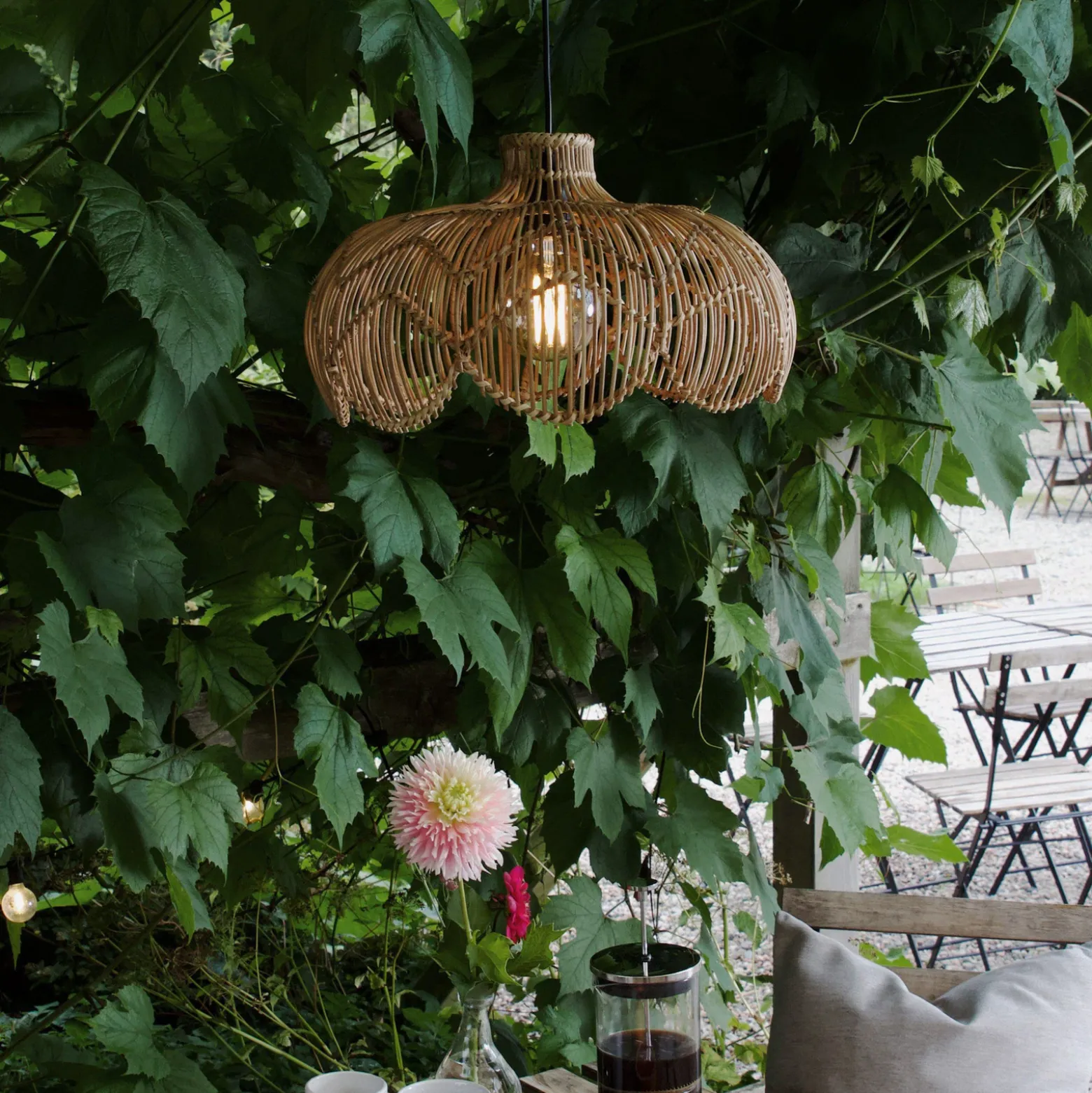 Lámpara colgante exterior Belle, ratán natural, Ø 43 cm, enchufe IP44