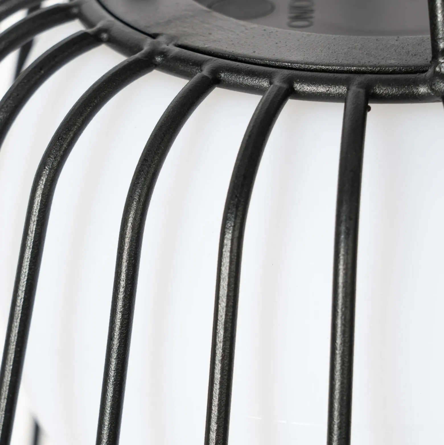 Lámpara colgante exterior LED recargable Lindby Levino, negra, de metal