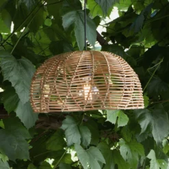 Lámpara colgante exterior Mayla, ratán natural, Ø 43 cm, enchufe IP44