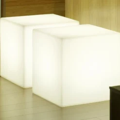 Lámpara decorativa Newgarden Cuby, forma de cubo, altura 32 cm