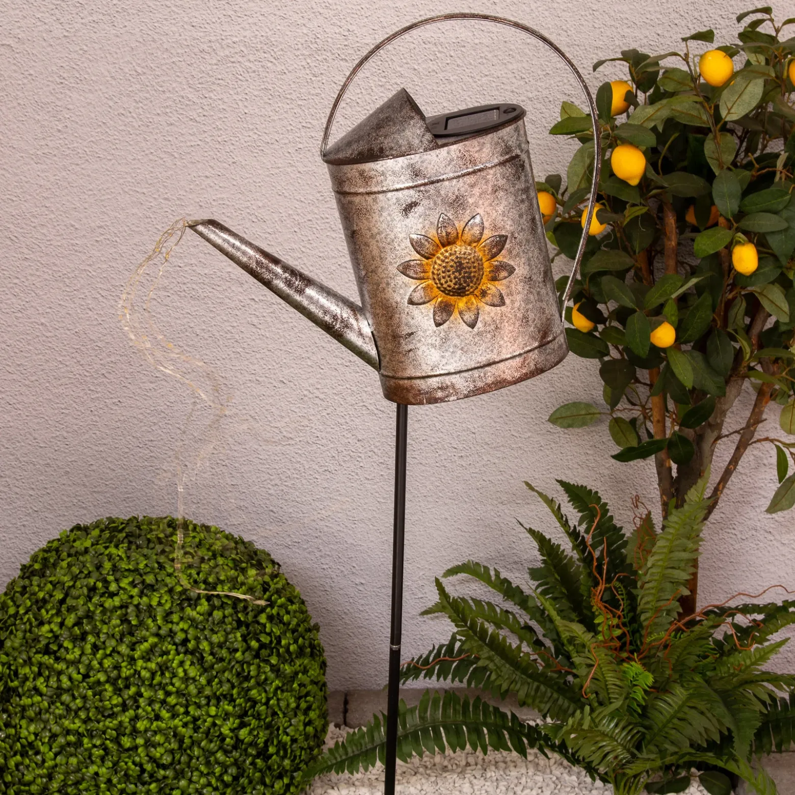 Lámpara decorativa solar LED 5282349 con regadera