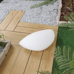 Lámpara de exterior Lindby Arani, blanca, plástico, con enchufe