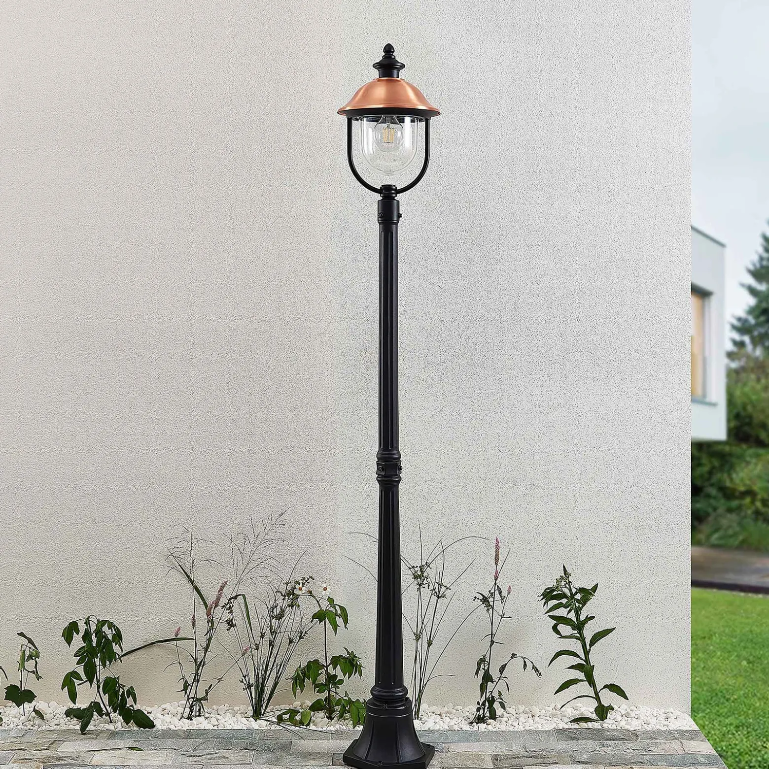 Lámpara de exterior Lindby Clint, 177 cm, metal, resistente al agua salada, E27