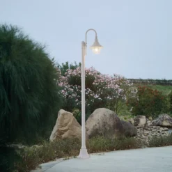 Lámpara de exterior Lindby Daphne, 220 cm, blanca, metal, E27