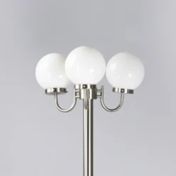 Lámpara de exterior Samuel de Lindby, 218 cm, 3 luces, globo, E27, IP44