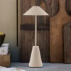Lámpara de mesa exterior recargable Cannes de Globen Lighting, beige, IP54