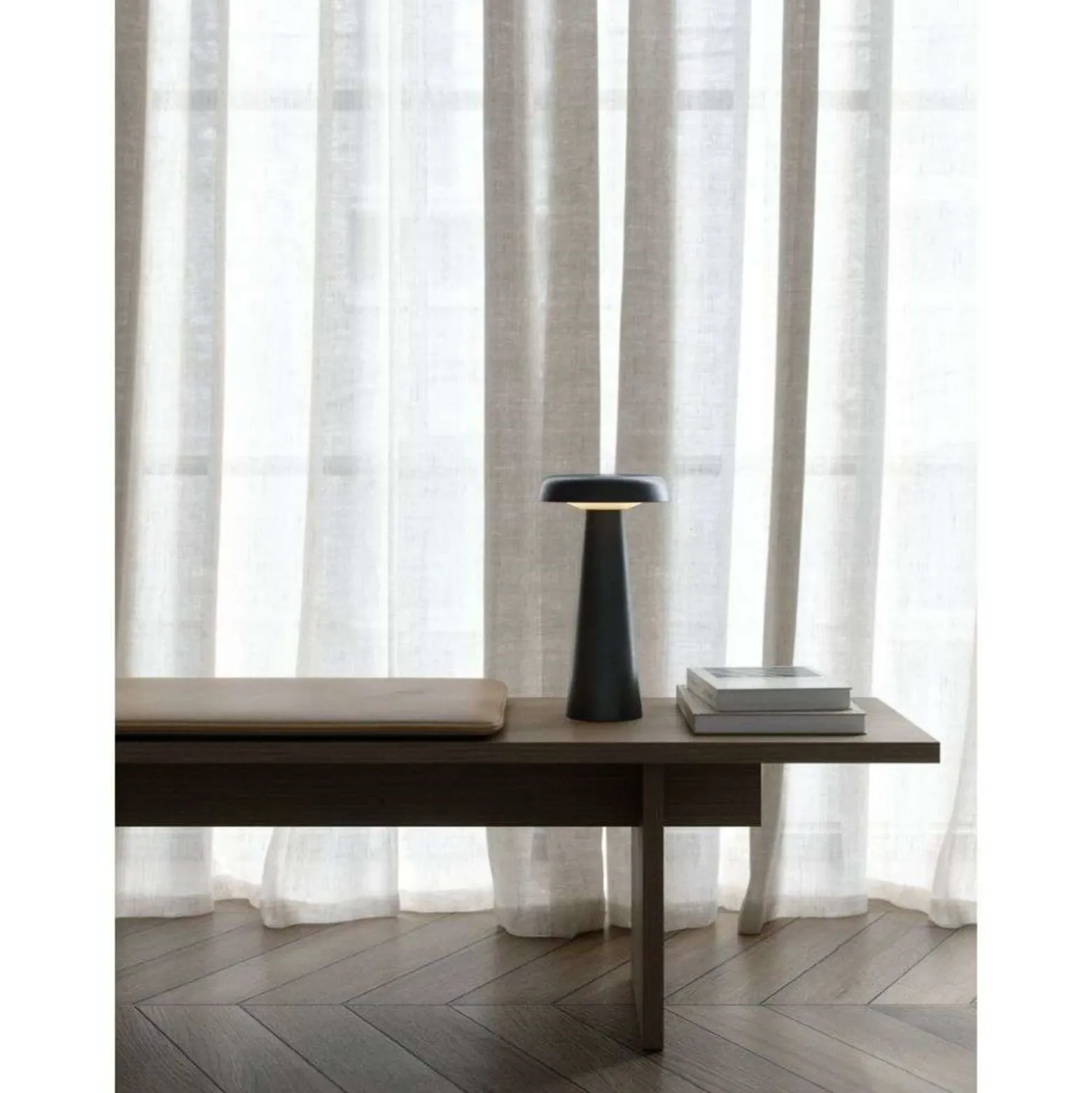 Lámpara de mesa LED Arcello atenuable, antracita