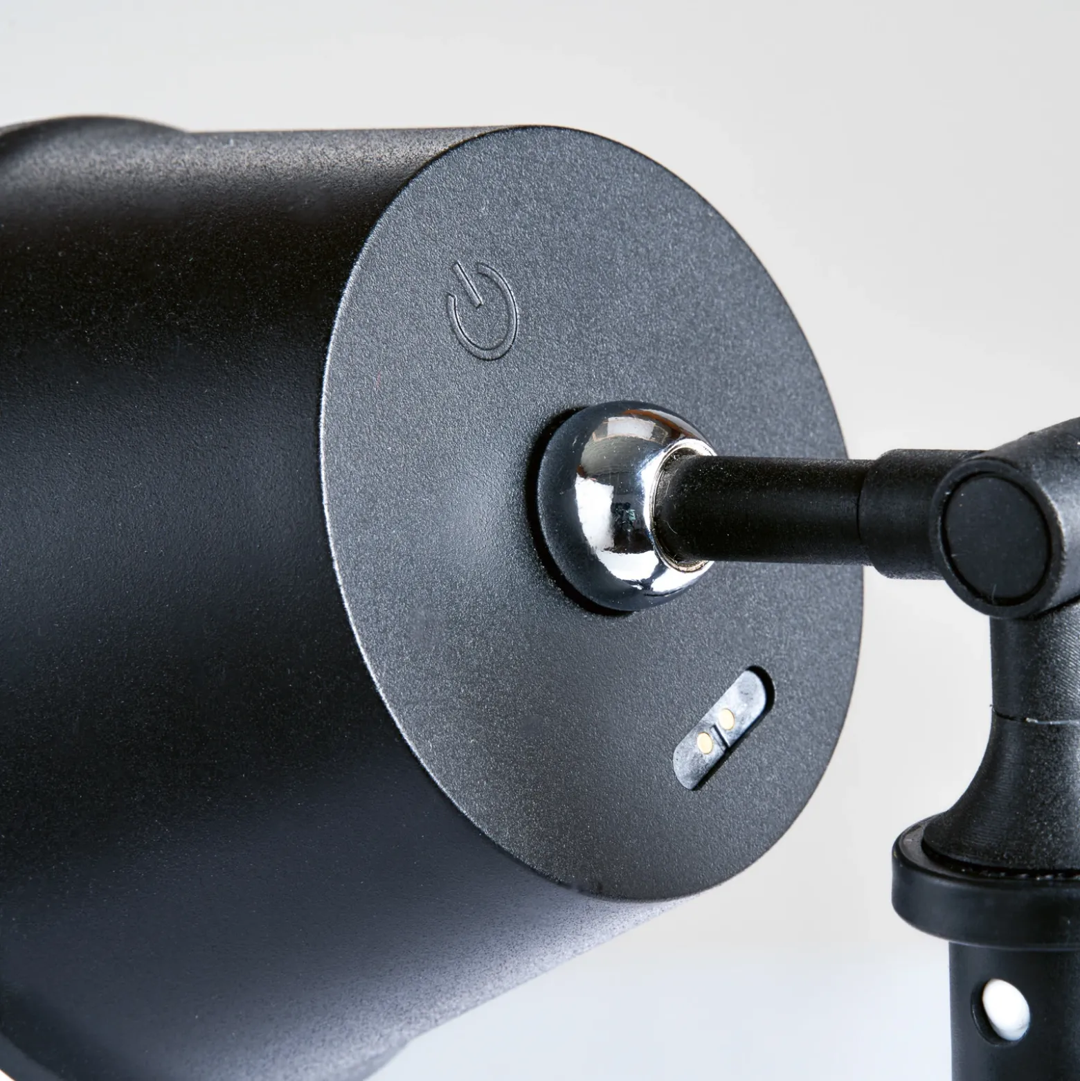 Lámpara de mesa LED batería Voet, dim negro arena