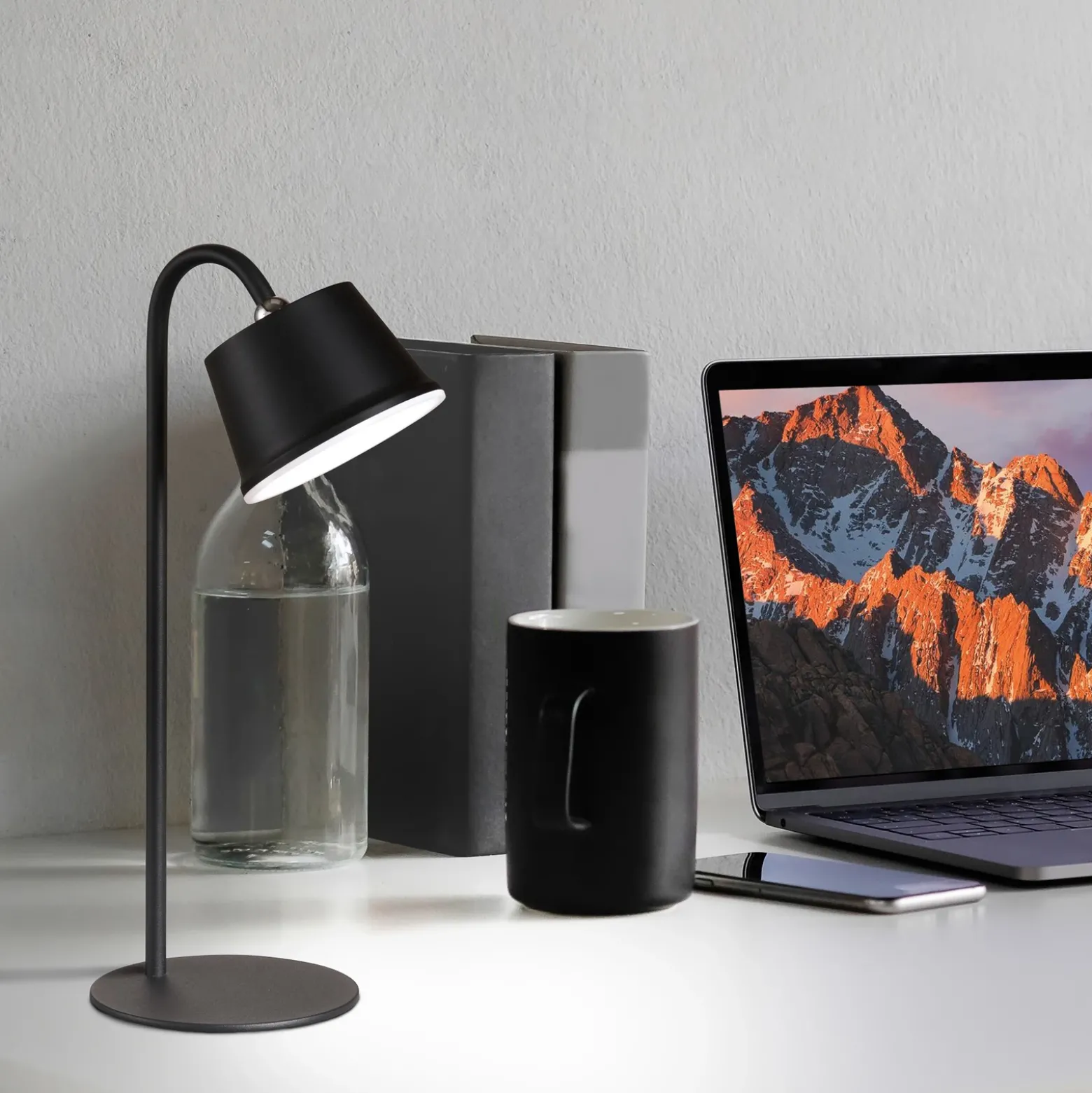 Lámpara de mesa LED batería Voet, dim negro arena