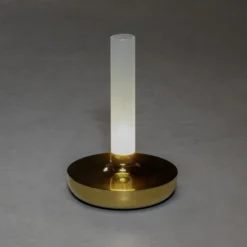 Lámpara de mesa LED Biarritz IP54 batería CCT, oro