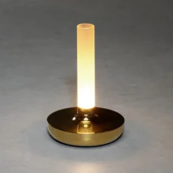 Lámpara de mesa LED Biarritz IP54 batería CCT, oro