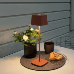 Lámpara de mesa LED Capri para exterior terracotta