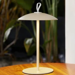 Lámpara de mesa LED con batería de Lindby Kanani, beige, atenuable