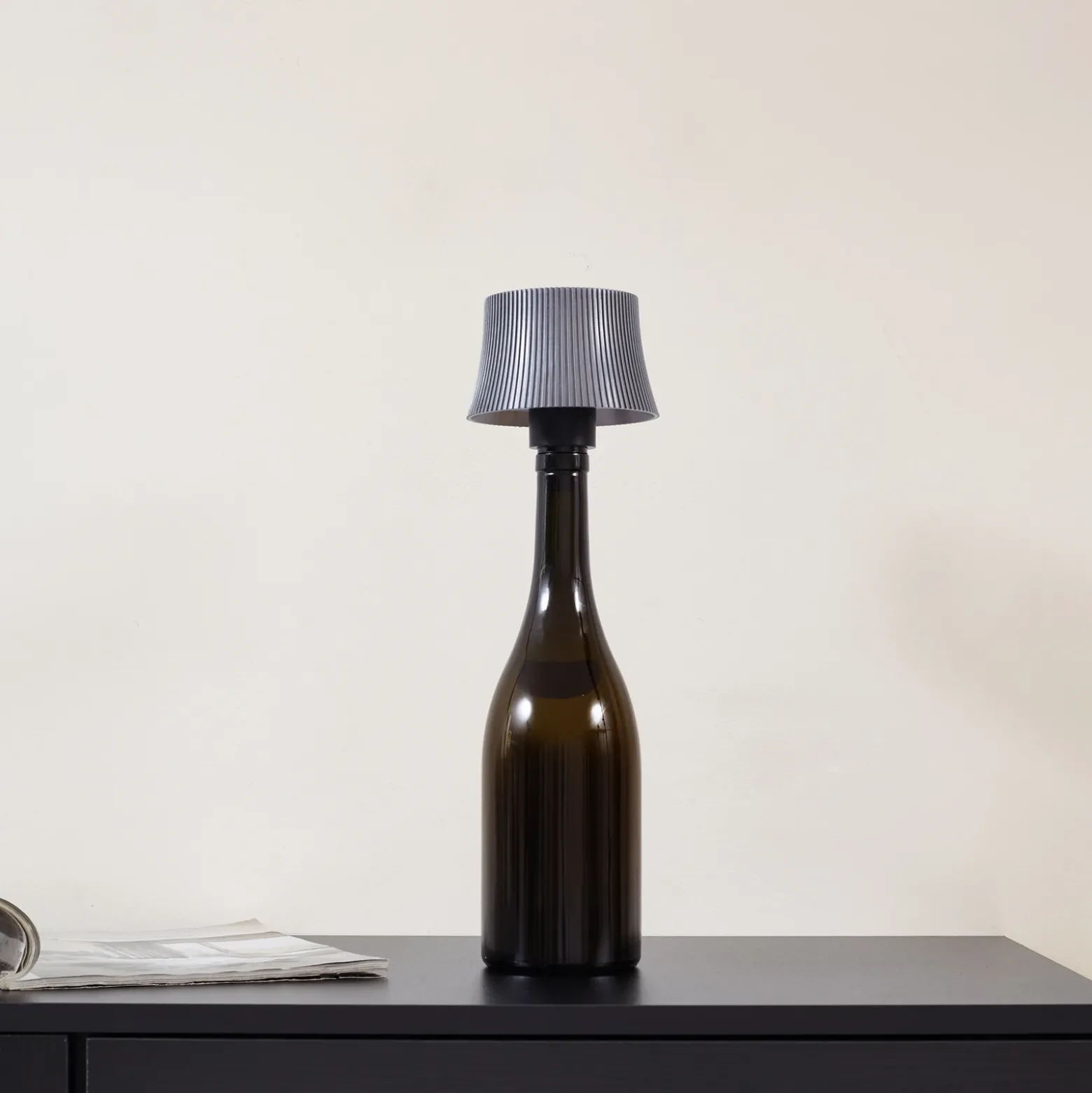 Lámpara de mesa LED con batería recargable Lindby Linor, gris humo, USB,