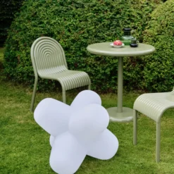 Lámpara de mesa LED JACK de Tom Dixon, blanca, 58 x 58 cm, IP65